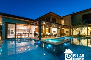 Refúgio de Luxo em Praia do Forte: Casa Design com 6 Suítes, Piscina de 65m² e Privacidade Absoluta