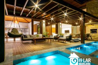 Refúgio de Luxo em Praia do Forte: Casa Design com 6 Suítes, Piscina de 65m² e Privacidade Absoluta