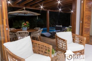 Refúgio de Luxo em Praia do Forte: Casa Design com 6 Suítes, Piscina de 65m² e Privacidade Absoluta