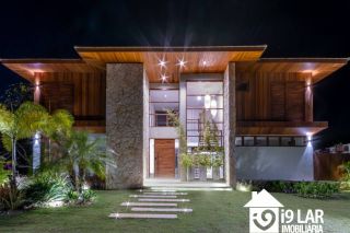 Refúgio de Luxo em Praia do Forte: Casa Design com 6 Suítes, Piscina de 65m² e Privacidade Absoluta