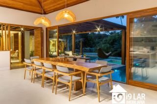 Refúgio de Luxo em Praia do Forte: Casa Design com 6 Suítes, Piscina de 65m² e Privacidade Absoluta