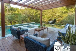 Refúgio de Luxo em Praia do Forte: Casa Design com 6 Suítes, Piscina de 65m² e Privacidade Absoluta