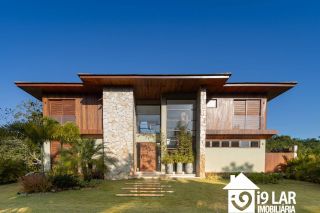 Refúgio de Luxo em Praia do Forte: Casa Design com 6 Suítes, Piscina de 65m² e Privacidade Absoluta