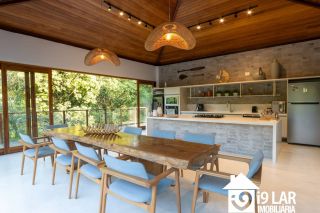 Refúgio de Luxo em Praia do Forte: Casa Design com 6 Suítes, Piscina de 65m² e Privacidade Absoluta