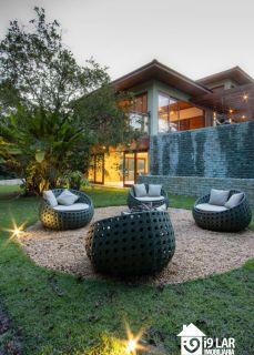 Refúgio de Luxo em Praia do Forte: Casa Design com 6 Suítes, Piscina de 65m² e Privacidade Absoluta