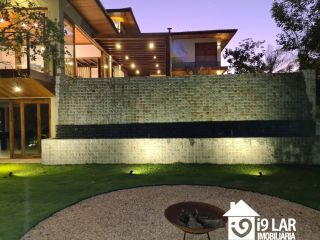 Refúgio de Luxo em Praia do Forte: Casa Design com 6 Suítes, Piscina de 65m² e Privacidade Absoluta