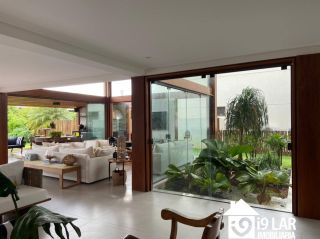 Seu Paraíso Particular em Praia do Forte: Casa Mobiliada e Decorada com 6 Suítes no Condomínio Piscinas Naturais