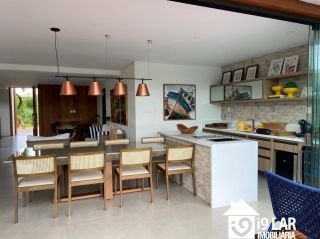 Seu Paraíso Particular em Praia do Forte: Casa Mobiliada e Decorada com 6 Suítes no Condomínio Piscinas Naturais