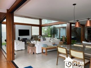 Seu Paraíso Particular em Praia do Forte: Casa Mobiliada e Decorada com 6 Suítes no Condomínio Piscinas Naturais