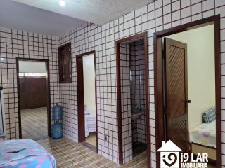 Exclusividade e Duplo Acesso no Itaigara: Mansão com 5 Suítes em Condomínio Fechado