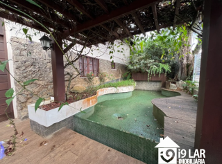 Sofisticação no Itaigara: Casa de Rua com 4 Suítes, Lazer Completo e Acabamento Premium