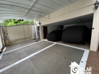 Sofisticação no Itaigara: Casa de Rua com 4 Suítes, Lazer Completo e Acabamento Premium