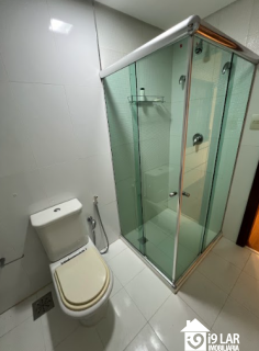 Sofisticação no Itaigara: Casa de Rua com 4 Suítes, Lazer Completo e Acabamento Premium