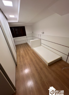 Sofisticação no Itaigara: Casa de Rua com 4 Suítes, Lazer Completo e Acabamento Premium