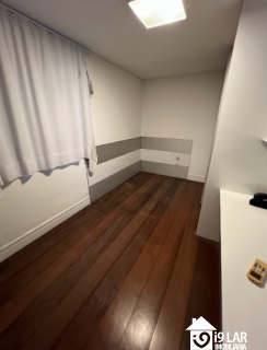 Sofisticação no Itaigara: Casa de Rua com 4 Suítes, Lazer Completo e Acabamento Premium