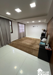 Sofisticação no Itaigara: Casa de Rua com 4 Suítes, Lazer Completo e Acabamento Premium