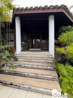 Sofisticação no Itaigara: Casa de Rua com 4 Suítes, Lazer Completo e Acabamento Premium