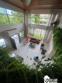 Design e Amplitude no Itaigara: Casa Duplex com Pé Direito Duplo e 3 Suítes Imensas