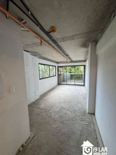 Sala Moderna no Horto Concept – 35m² com Ventilação Natural e Vaga | Venda e Aluguel.