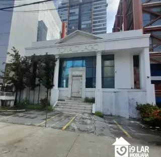 Visibilidade Máxima na ACM: Ponto Comercial com 600m² no Coração do Itaigara