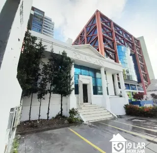 Visibilidade Máxima na ACM: Ponto Comercial com 600m² no Coração do Itaigara