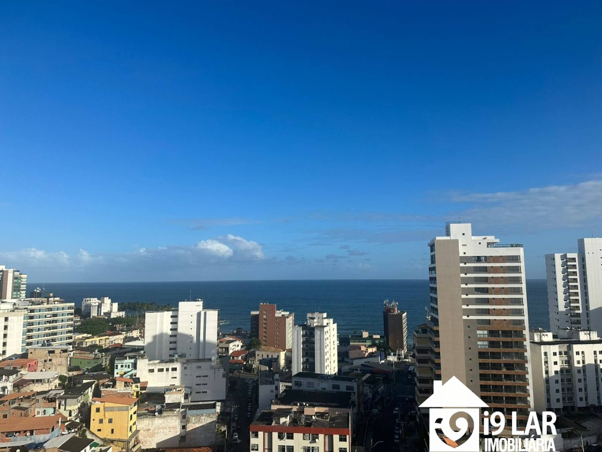 Compacto, Moderno e Sofisticado: Apartamento Mobiliado no Blue Barra com Vista Panorâmica