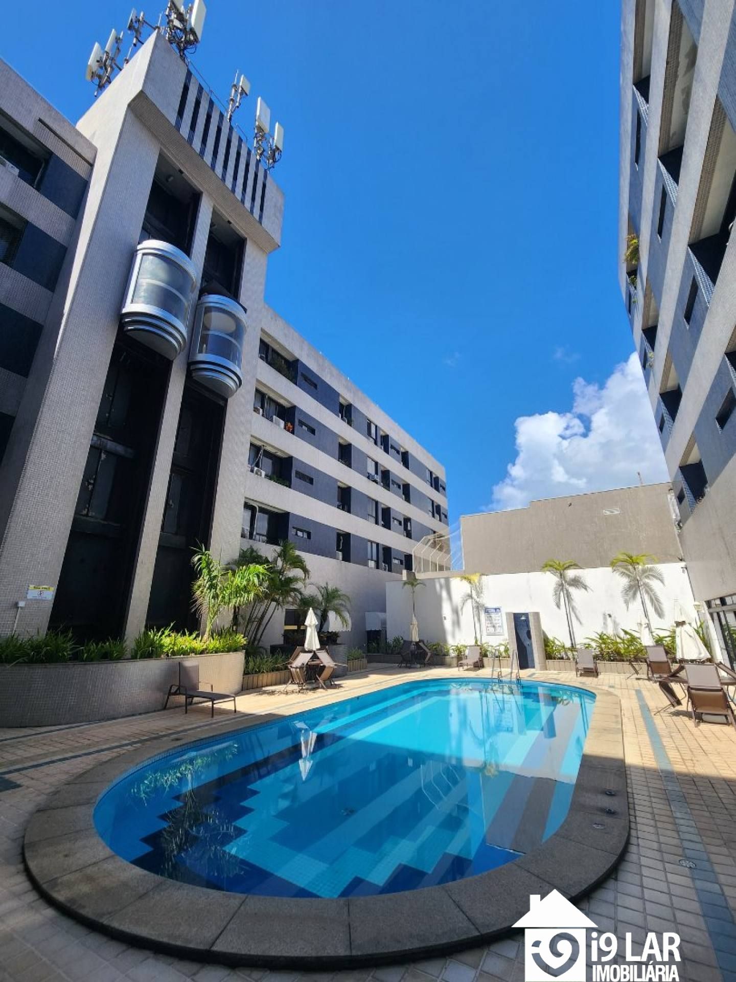 Viva ou Invista em Ondina: 1/4 Porteira Fechada com Serviços de Hotel no Edf. The Plaza