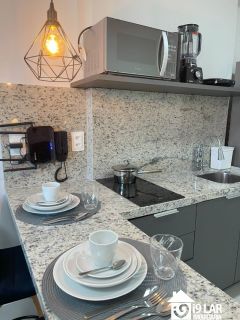 Invista a 50m do Mar em Itapuã: Studio Rentabilizado com Airbnb Superhost e Vista Panorâmica