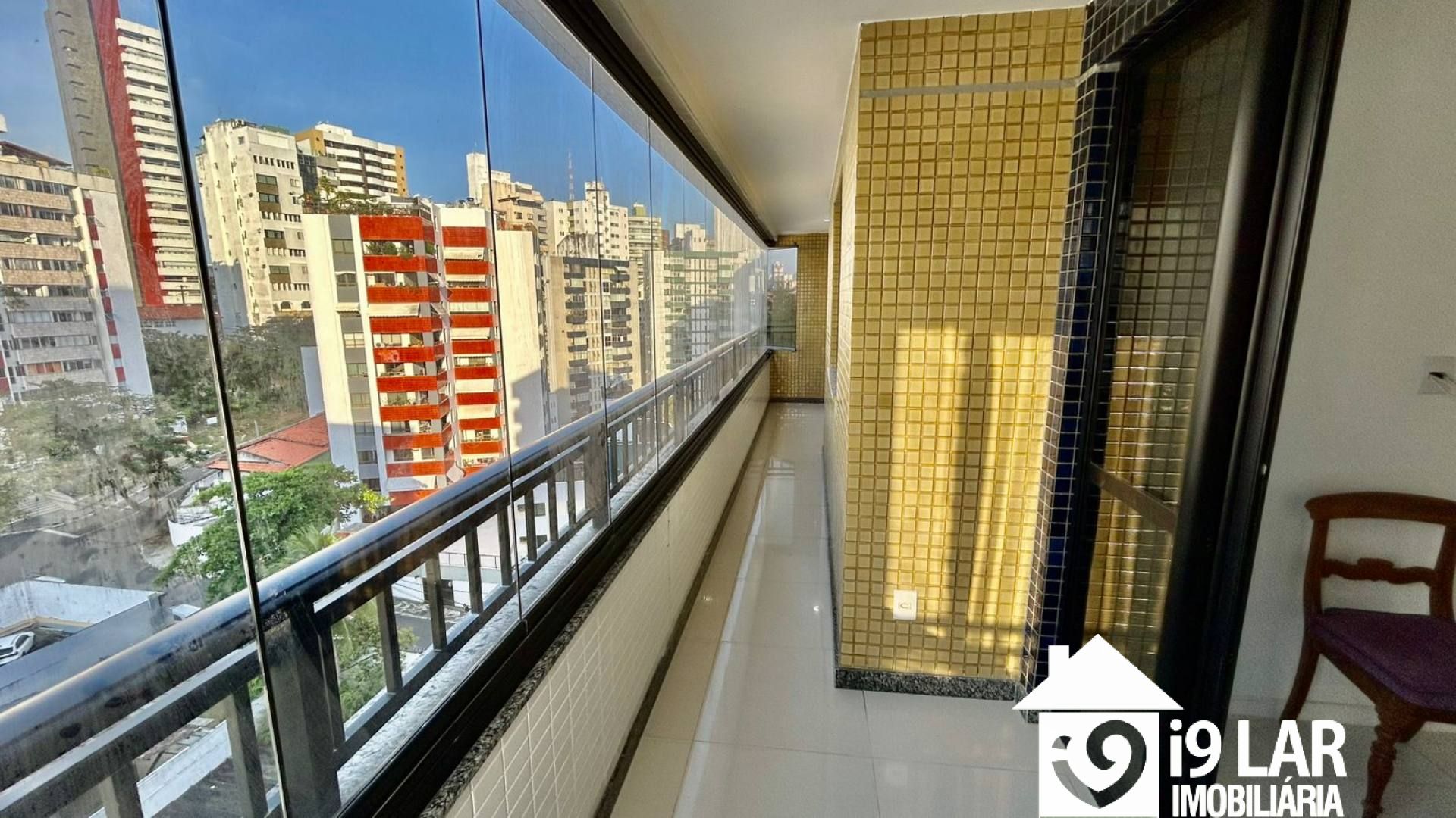 Conforto na Barra: 2/4 com Suíte, 2 Vagas e Infraestrutura