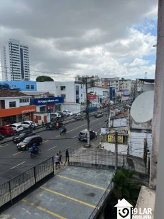 Apartamento Sofisticado com Iluminação Planejada, 2 Quartos e Semi-Mobiliado