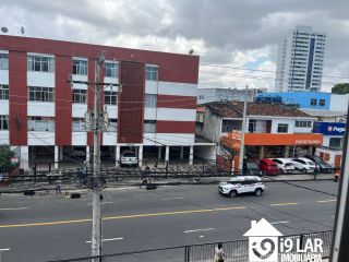 Apartamento Sofisticado com Iluminação Planejada, 2 Quartos e Semi-Mobiliado