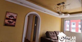 Apartamento Sofisticado com Iluminação Planejada, 2 Quartos e Semi-Mobiliado