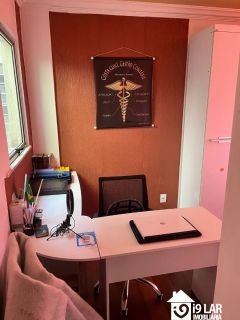 Apartamento Sofisticado com Iluminação Planejada, 2 Quartos e Semi-Mobiliado