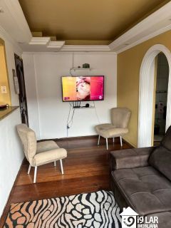 Apartamento Sofisticado com Iluminação Planejada, 2 Quartos e Semi-Mobiliado