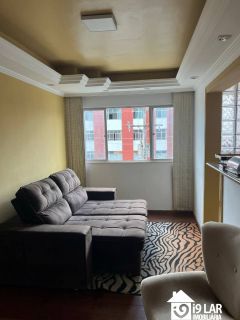 Apartamento Sofisticado com Iluminação Planejada, 2 Quartos e Semi-Mobiliado