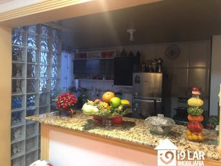 Apartamento Sofisticado com Iluminação Planejada, 2 Quartos e Semi-Mobiliado