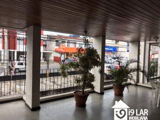 Apartamento Sofisticado com Iluminação Planejada, 2 Quartos e Semi-Mobiliado