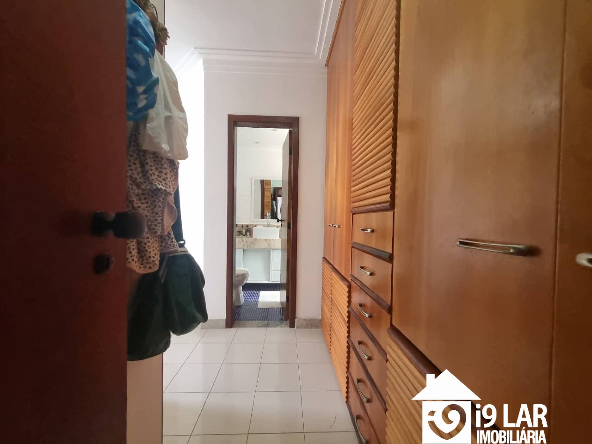 Apartamento 4/4 nascente no Caminho das Árvores, 117m², 2 vagas e 3 suítes