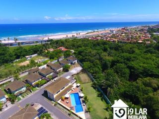 Casa 4/4 em condomínio fechado em Piatã, 374m², piscina, energia solar e 4 vagas