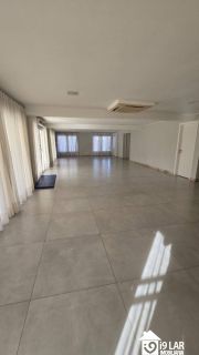 Casa 4/4 em condomínio fechado em Piatã, 374m², piscina, energia solar e 4 vagas
