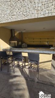 Casa 4/4 em condomínio fechado em Piatã, 374m², piscina, energia solar e 4 vagas