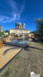 Casa 4/4 em condomínio fechado em Piatã, 374m², piscina, energia solar e 4 vagas