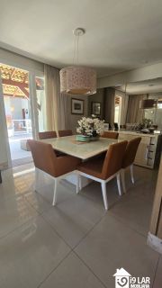 Casa 4/4 em condomínio fechado em Piatã, 374m², piscina, energia solar e 4 vagas