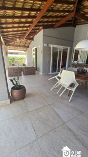 Casa 4/4 em condomínio fechado em Piatã, 374m², piscina, energia solar e 4 vagas