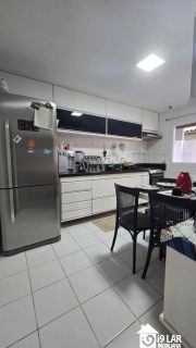 Casa 4/4 em condomínio fechado em Piatã, 374m², piscina, energia solar e 4 vagas