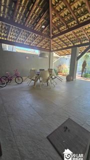 Casa 4/4 em condomínio fechado em Piatã, 374m², piscina, energia solar e 4 vagas