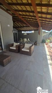 Casa 4/4 em condomínio fechado em Piatã, 374m², piscina, energia solar e 4 vagas