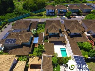 Casa 4/4 em condomínio fechado em Piatã, 374m², piscina, energia solar e 4 vagas