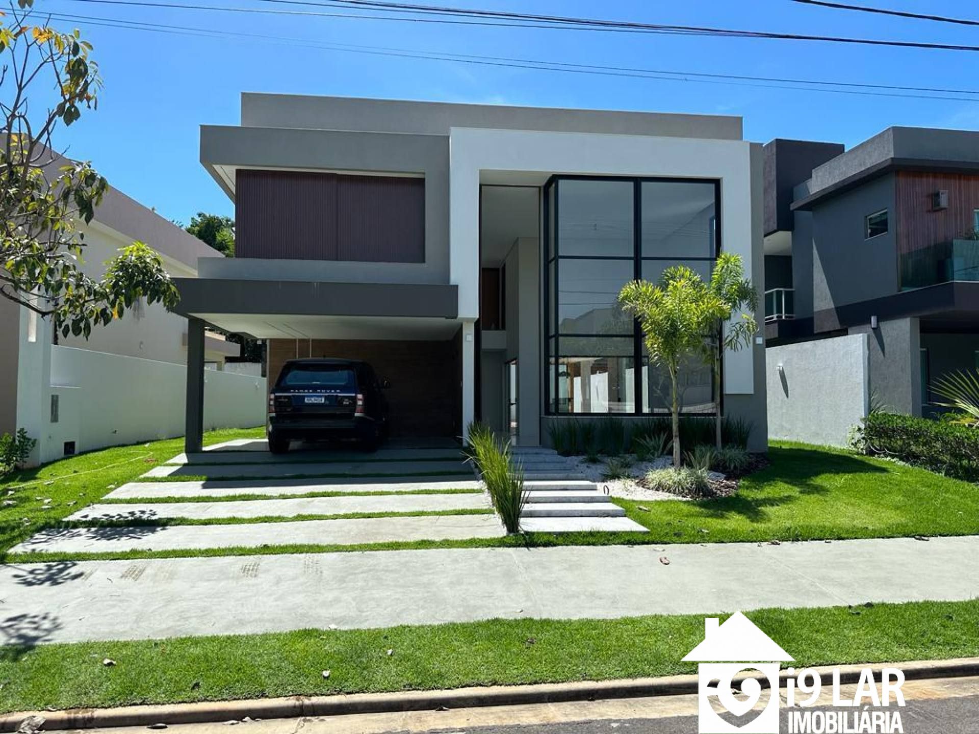 Casa moderna 4 suítes no Alphaville Litoral Norte 1, 280m², pé-direito duplo e área gourmet integrada