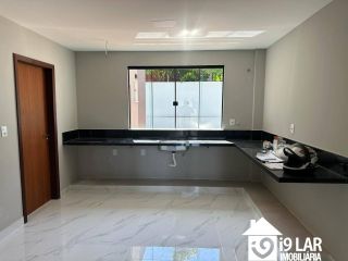 Casa moderna 4 suítes no Alphaville Litoral Norte 1, 280m², pé-direito duplo e área gourmet integrada
